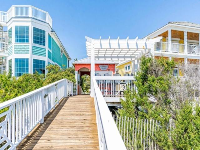 Indigo Retreat - Bring The Whole Family! Fully Renovated, Seawatch Community Stunner! Home Kure Beach Bagian luar foto